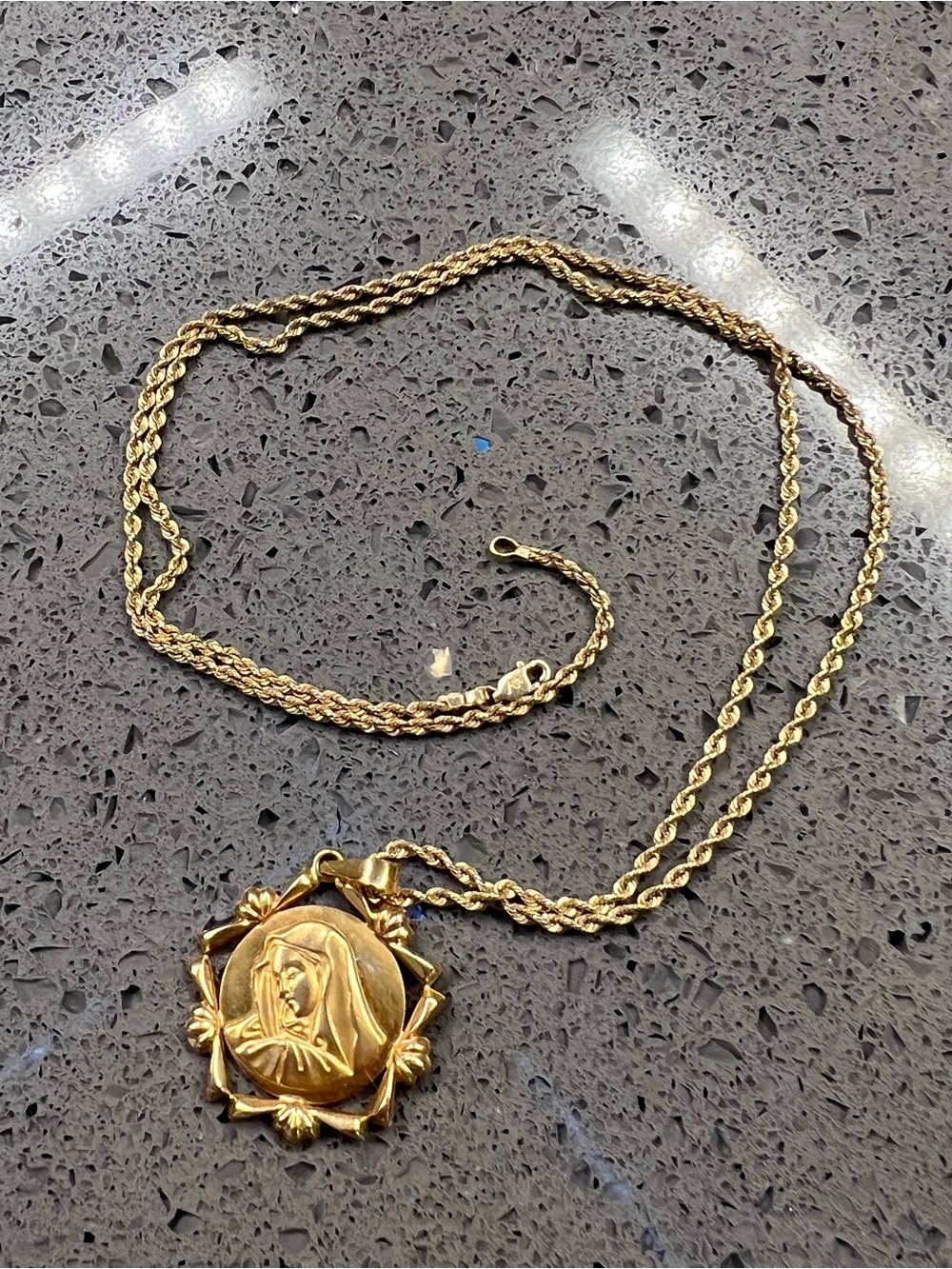 gold Virgin Mary pendant with 14k robe chain antique - Picture 2 of 10